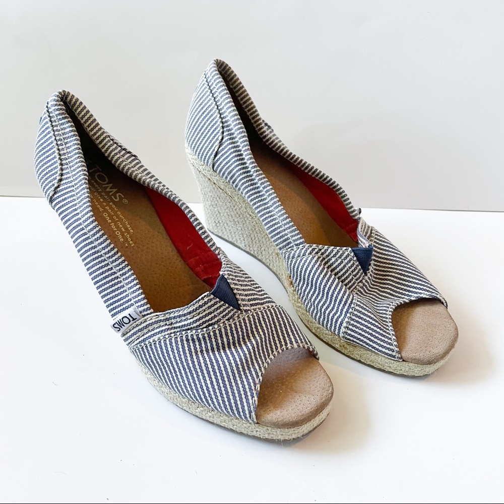 Toms Wedge Shoe Size 7.5M